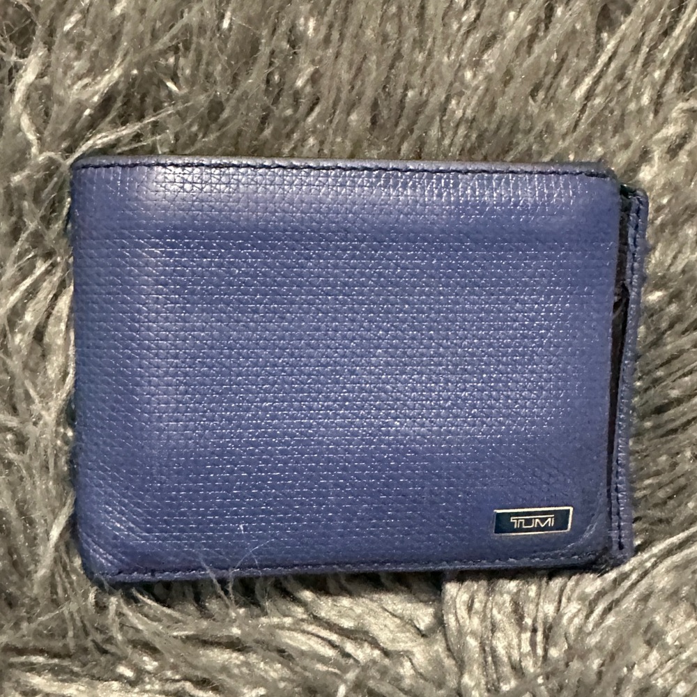 Tumi Men's Nappa Leather Bifold Wallet Blue-Used